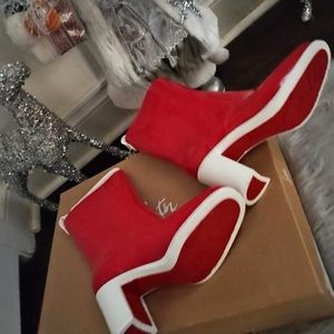 I’m selling this rain winter boots they are brand new